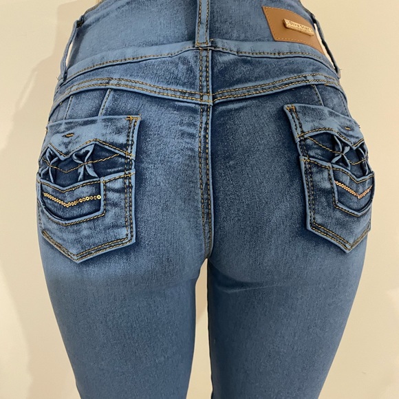 new Diva Star Colombian design stretch push up blue capri shorts - Picture 3 of 4